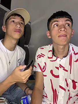 Snapshot of Juan_Nd_Steven chatting on 12/17/24, 07:07 Juan Nd Steven online show from 12/17/24, 07:07