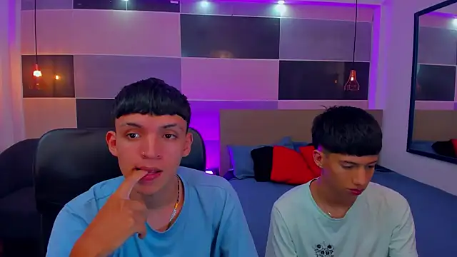 Snapshot of Juan_Nd_Steven chatting on 12/20/24, 04:31 Juan Nd Steven online show from 12/20/24, 04:31