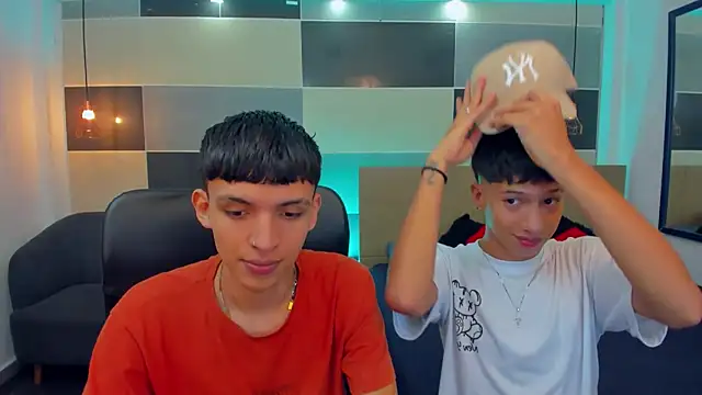 Snapshot of Juan_Nd_Steven chatting on 12/24/24, 04:44 Juan Nd Steven online show from 12/24/24, 04:44