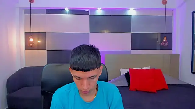 Snapshot of Juan_Nd_Steven chatting on 01/05/25, 12:10 Juan Nd Steven online show from 01/05/25, 12:10