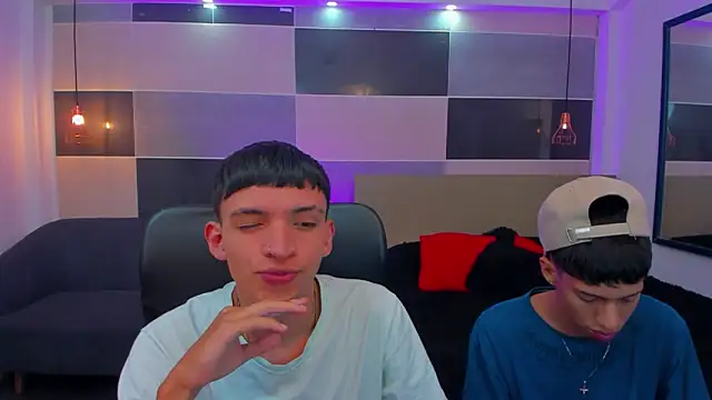 Snapshot of Juan_Nd_Steven chatting on 01/14/25, 04:15 Juan Nd Steven online show from 01/14/25, 04:15