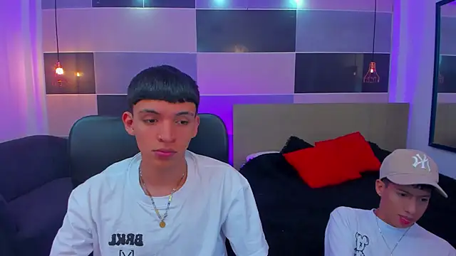 Snapshot of Juan_Nd_Steven chatting on 01/23/25, 04:09 Juan Nd Steven online show from 01/23/25, 04:09