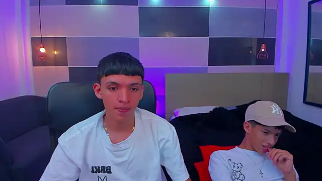 Snapshot of Juan_Nd_Steven chatting on 01/23/25, 07:11 Juan Nd Steven online show from 01/23/25, 07:11