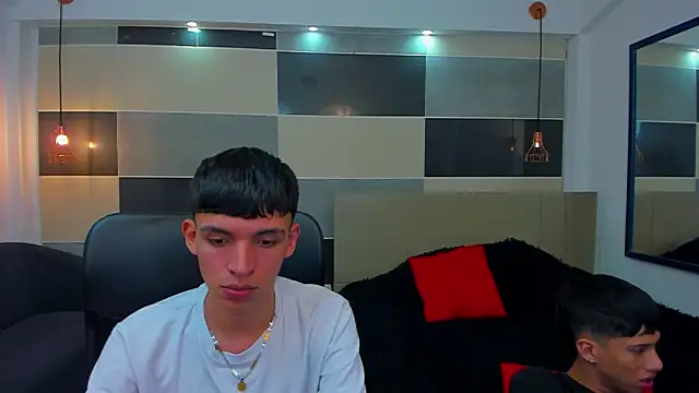 Snapshot of Juan_Nd_Steven chatting on 02/18/25, 04:37 Juan Nd Steven online show from 02/18/25, 04:37