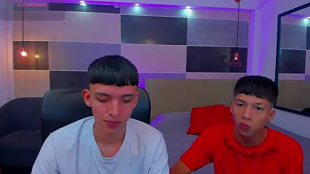 Snapshot of Juan_Nd_Steven chatting on 02/28/25, 04:54 Juan Nd Steven online show from 02/28/25, 04:54