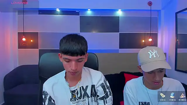 Snapshot of Juan_Nd_Steven chatting on 03/16/25, 12:33 Juan Nd Steven online show from 03/16/25, 12:33