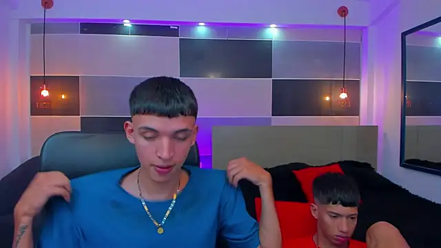 Snapshot of Juan_Nd_Steven chatting on 03/22/25, 04:24 Juan Nd Steven online show from 03/22/25, 04:24