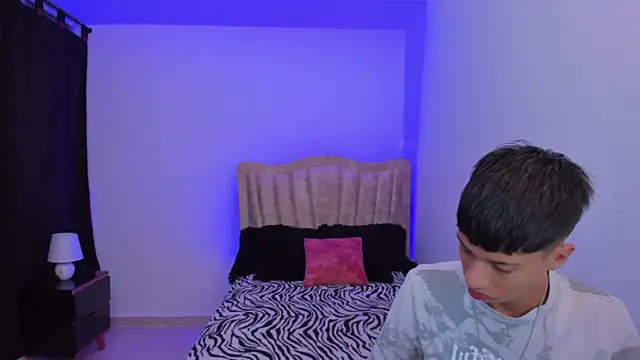 Snapshot of Juan_Nd_Steven chatting on 09/12/25, 04:23 Juan Nd Steven online show from 09/12/25, 04:23