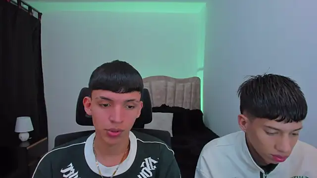 Snapshot of Juan_Nd_Steven chatting on 09/13/25, 03:28 Juan Nd Steven online show from 09/13/25, 03:28