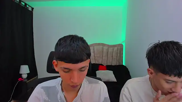 Snapshot of Juan_Nd_Steven chatting on 09/27/25, 04:17 Juan Nd Steven online show from 09/27/25, 04:17