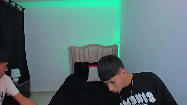 Snapshot of Juan_Nd_Steven chatting on 09/30/25, 10:04 Juan Nd Steven online show from 09/30/25, 10:04