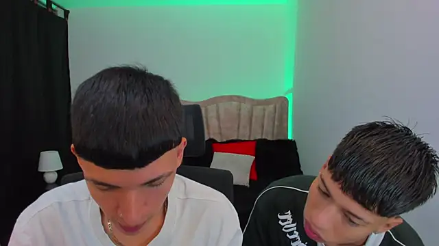 Snapshot of Juan_Nd_Steven chatting on 10/03/25, 04:09 Juan Nd Steven online show from 10/03/25, 04:09