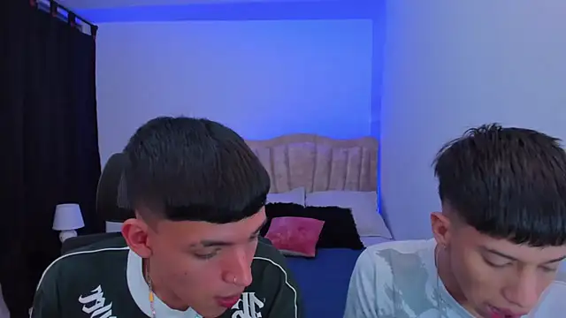 Snapshot of Juan_Nd_Steven chatting on 10/08/25, 04:10 Juan Nd Steven online show from 10/08/25, 04:10