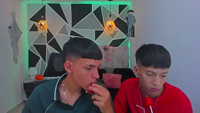 Snapshot of Juan_Nd_Steven chatting on 10/23/25, 04:23 Juan Nd Steven online show from 10/23/25, 04:23