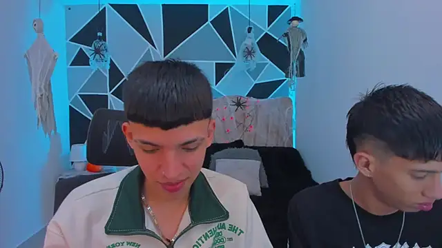 Snapshot of Juan_Nd_Steven chatting on 10/24/25, 03:58 Juan Nd Steven online show from 10/24/25, 03:58