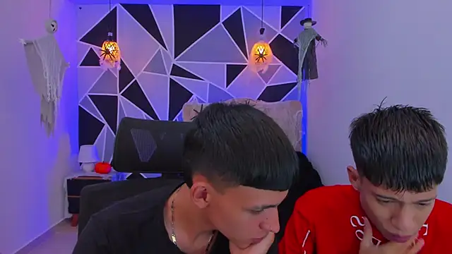 Snapshot of Juan_Nd_Steven chatting on 10/28/25, 04:27 Juan Nd Steven online show from 10/28/25, 04:27