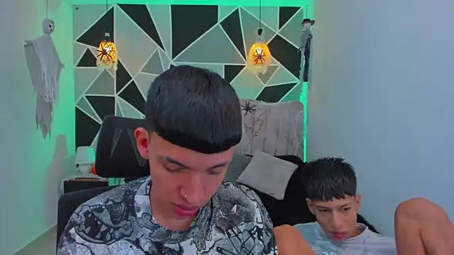 Snapshot of Juan_Nd_Steven chatting on 10/29/25, 04:26 Juan Nd Steven online show from 10/29/25, 04:26