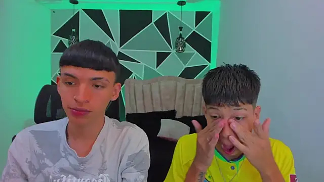 Snapshot of Juan_Nd_Steven chatting on 11/12/25, 04:24 Juan Nd Steven online show from 11/12/25, 04:24