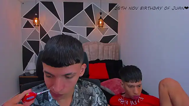 Snapshot of Juan_Nd_Steven chatting on 11/20/25, 02:56 Juan Nd Steven online show from 11/20/25, 02:56