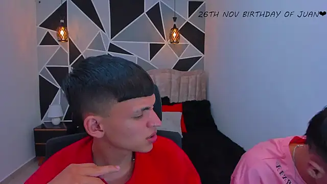 Snapshot of Juan_Nd_Steven chatting on 11/21/25, 02:54 Juan Nd Steven online show from 11/21/25, 02:54