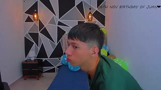 Snapshot of Juan_Nd_Steven chatting on 11/26/25, 04:02 Juan Nd Steven online show from 11/26/25, 04:02