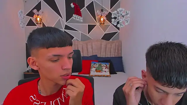 Snapshot of Juan_Nd_Steven chatting on 12/16/25, 04:28 Juan Nd Steven online show from 12/16/25, 04:28