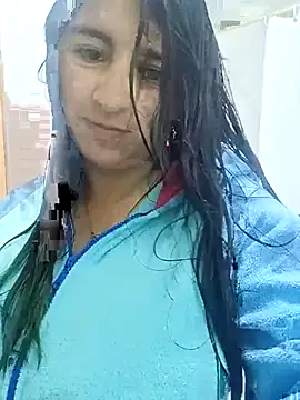 Snapshot of _Angelinaandrade_ chatting on 10/17/25, 01:31  Angelinaandrade  online show from 10/17/25, 01:31