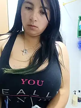 Snapshot of _Angelinaandrade_ chatting on 10/31/25, 12:33  Angelinaandrade  online show from 10/31/25, 12:33