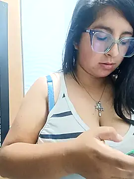  Angelinaandrade  online show from 11/22/25, 01:26