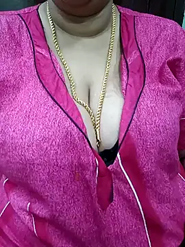 Snapshot of ashikaa_r chatting on 01/26/25, 10:35 ashikaa r online show from 01/26/25, 10:35