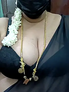 Snapshot of ashikaa_r chatting on 03/13/25, 06:23 ashikaa r online show from 03/13/25, 06:23