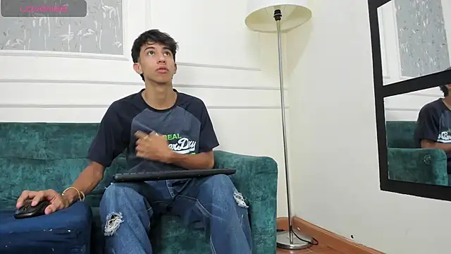 Lucian Davi online show from 12/23/24, 03:23