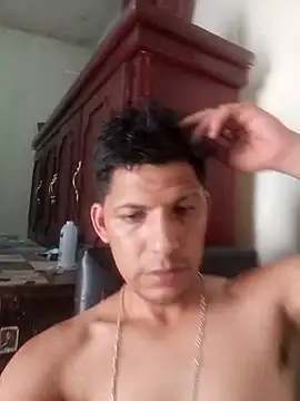 Snapshot of Alonsomadeira chatting on 06/17/26, 05:25 Alonsomadeira online show from 06/17/26, 05:25