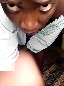 pretty prickle online show from 11/21/25, 04:44