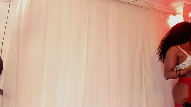 Snapshot of MiaKnox chatting on 06/17/26, 12:13 MiaKnox online show from 06/17/26, 12:13