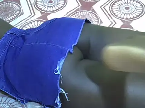 queenbarbie1 online show from 02/18/25, 10:38