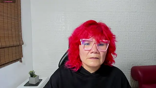 Snapshot of Salomeediaz_ chatting on 02/05/25, 08:57 Salomeediaz online show from 02/05/25, 08:57