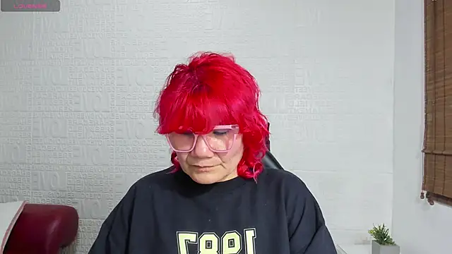 Snapshot of Salomeediaz_ chatting on 03/06/25, 08:05 Salomeediaz online show from 03/06/25, 08:05