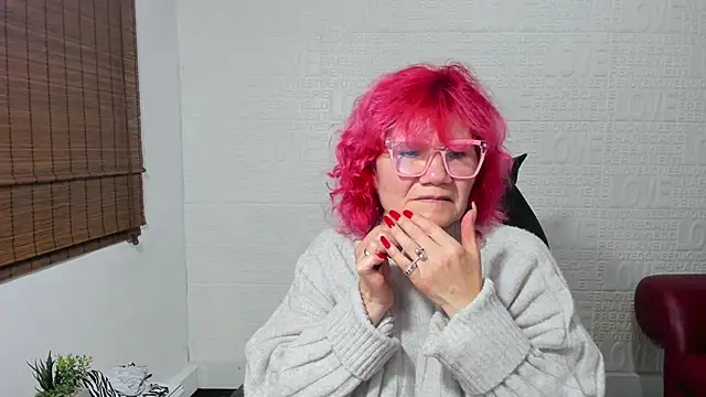 Snapshot of Salomeediaz_ chatting on 03/18/25, 06:03 Salomeediaz online show from 03/18/25, 06:03