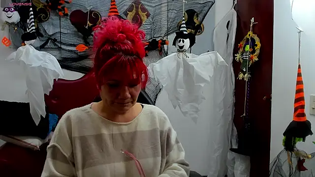 Snapshot of Salomeediaz_ chatting on 10/17/25, 09:06 Salomeediaz online show from 10/17/25, 09:06