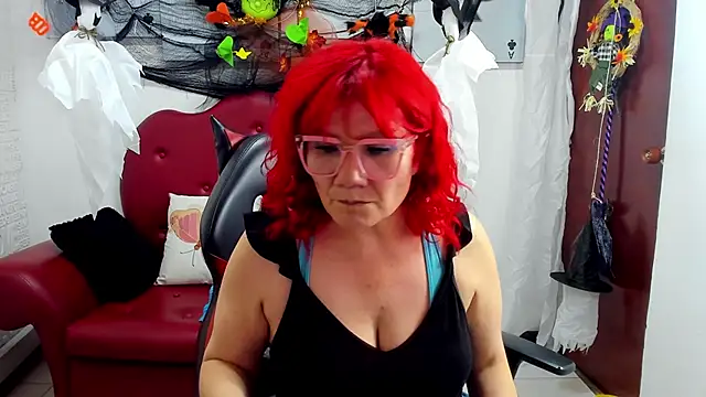 Snapshot of Salomeediaz_ chatting on 10/21/25, 09:04 Salomeediaz online show from 10/21/25, 09:04