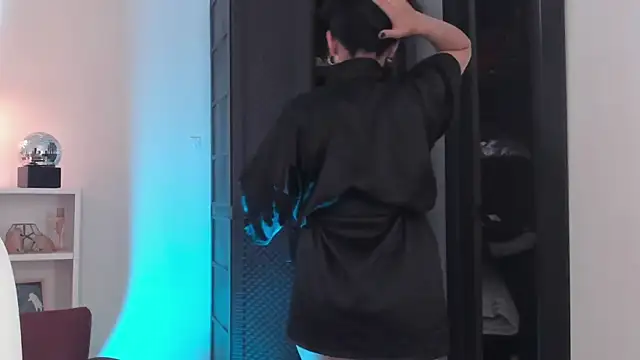 nahiapaws online show from 04/11/26, 03:49