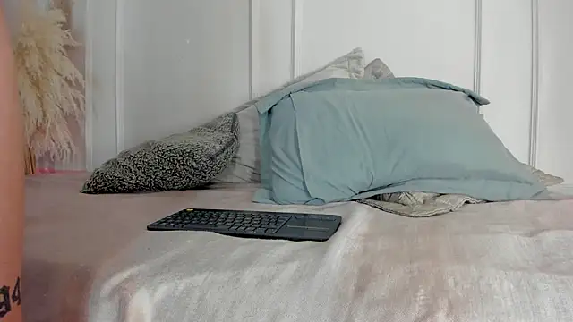 Snapshot of Mariapettit chatting on 07/08/26, 03:00 Mariapettit online show from 07/08/26, 03:00