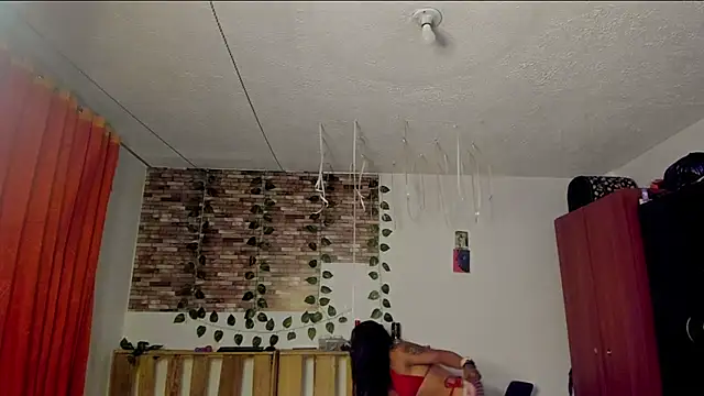 Snapshot of nicole_volkov chatting on 11/19/25, 06:24 nicole volkov online show from 11/19/25, 06:24