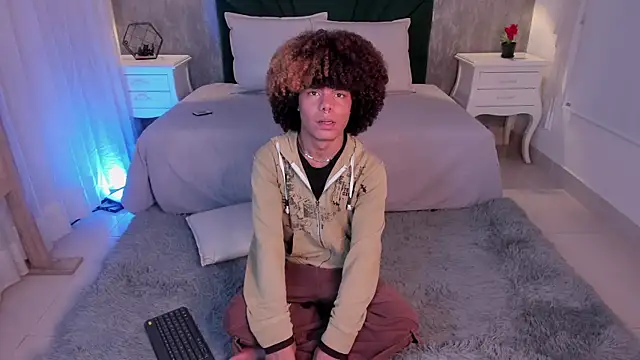 Alexiis Etereo online show from 04/13/26, 07:30