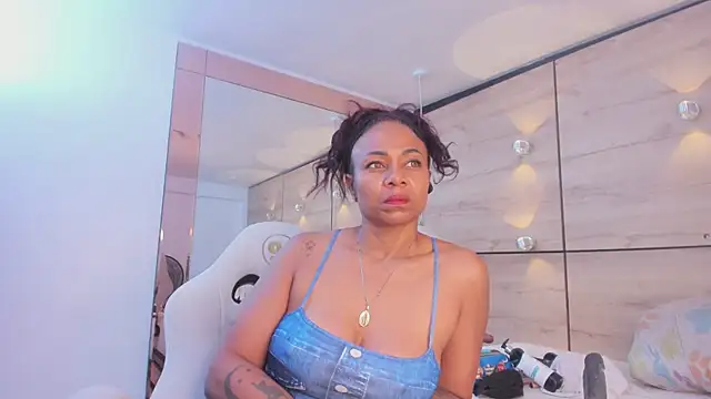 martina touss online show from 04/18/26, 12:42