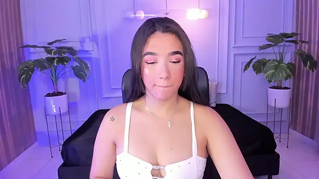 SaraaMills online show from 04/26/26, 04:10