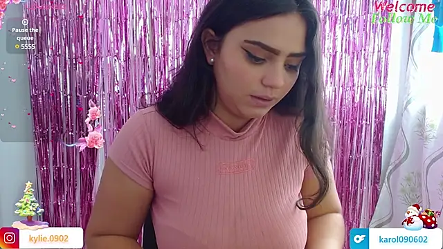 Snapshot of karol_9 chatting on 12/19/24, 02:35 karol 9 online show from 12/19/24, 02:35