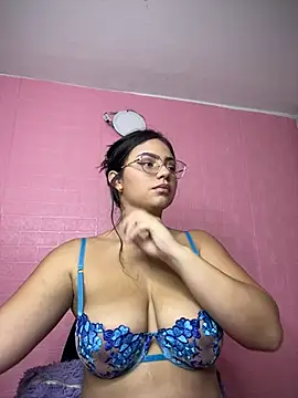 Snapshot of karol_9 chatting on 03/23/25, 03:10 karol 9 online show from 03/23/25, 03:10