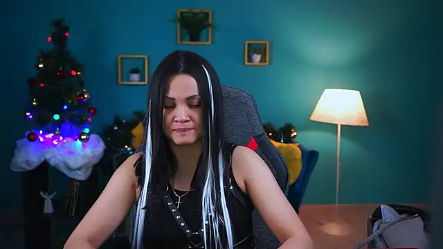 Snapshot of KarolinaRobinson chatting on 12/13/24, 03:11 KarolinaRobinson online show from 12/13/24, 03:11